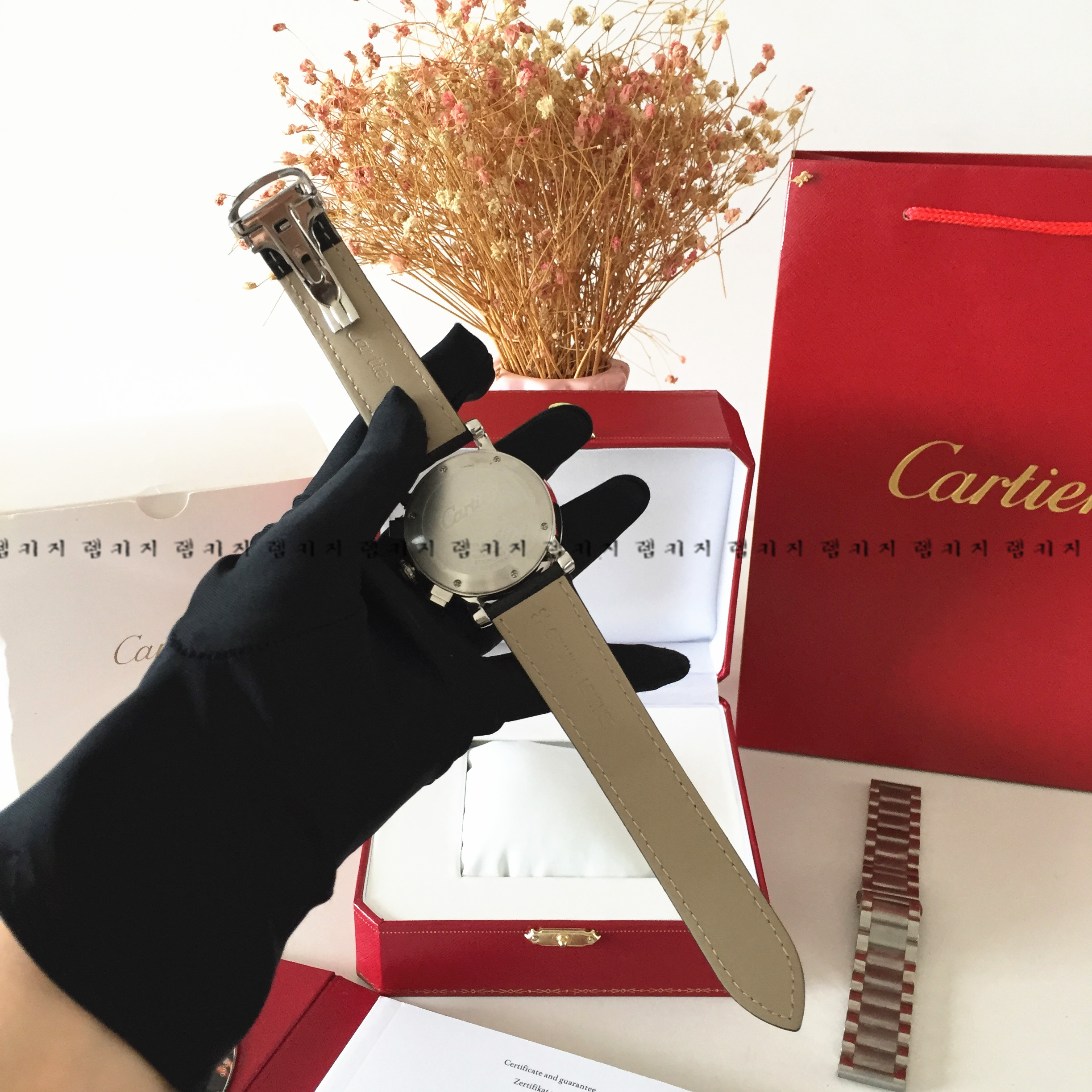 까르띠에 로통드 크로노그래프 가죽시계